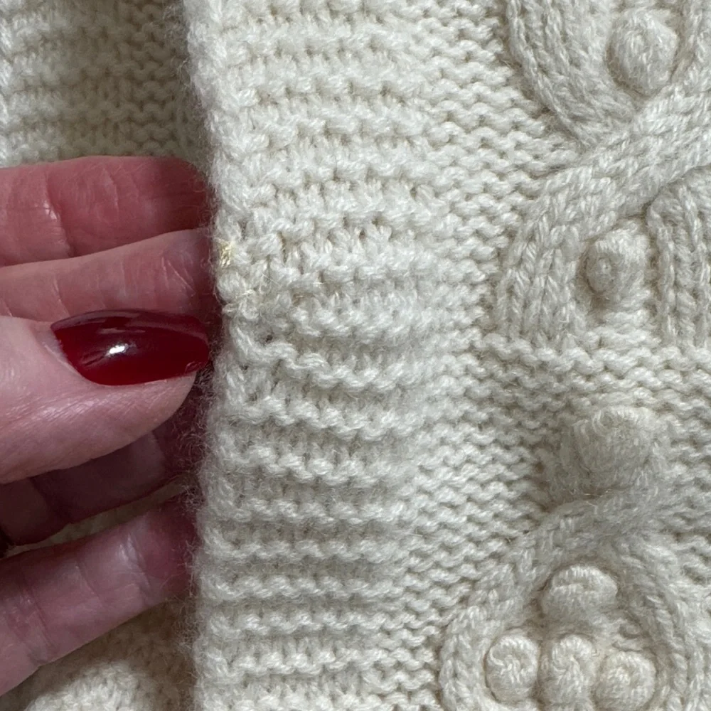 Geneva Cashmere Scarf with Cable Pattern - Picture 6 of 7